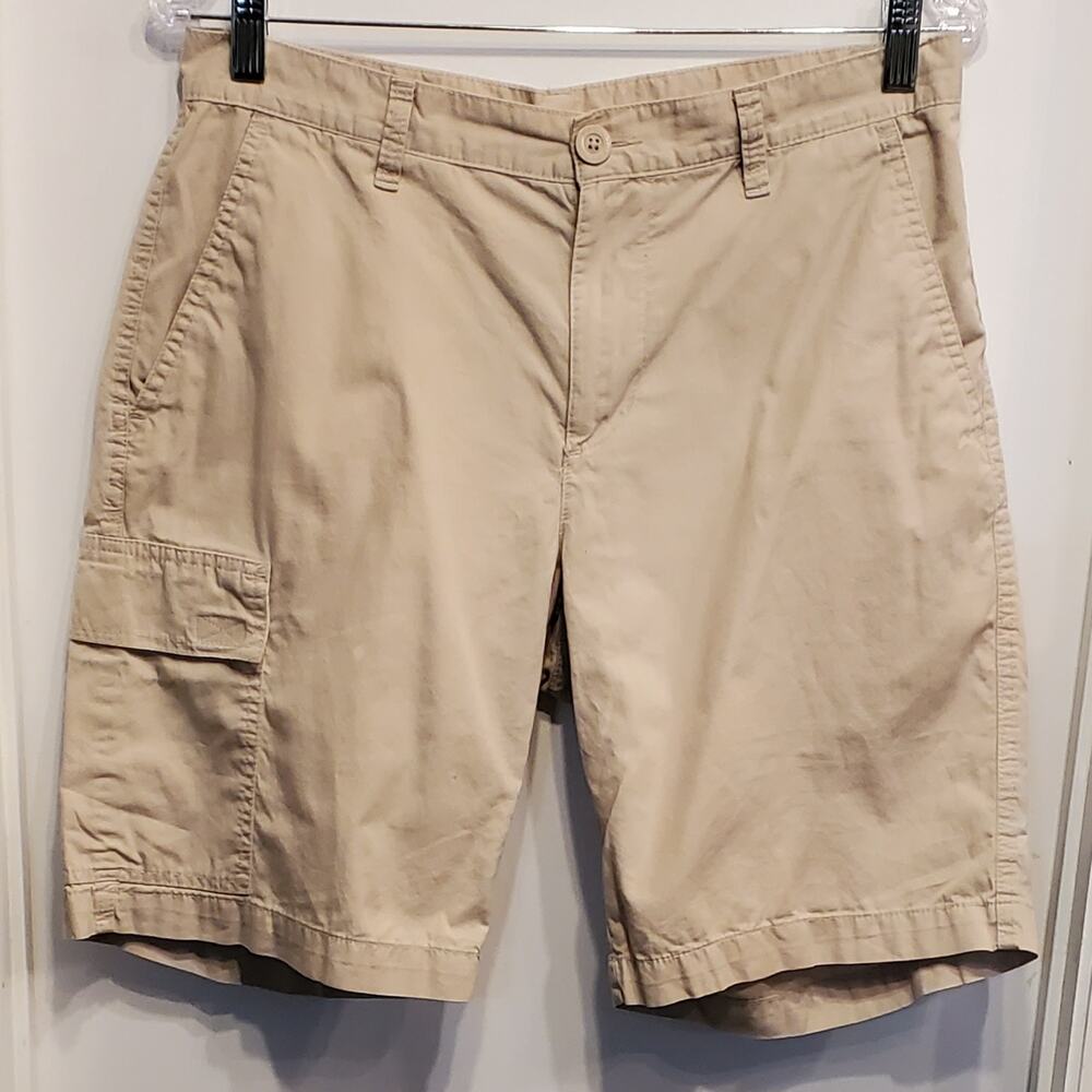 Columbia Bermuda cargo casual / hiking shorts waist 32